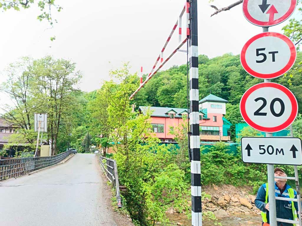 Изменения в маршрутах автобусов в Сочи из-за ограничения проезда через мост через Кудепсту