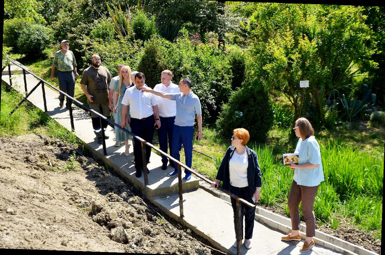 «Выездное совещание по ликвидации оползня в Эколого-биологическом центре»