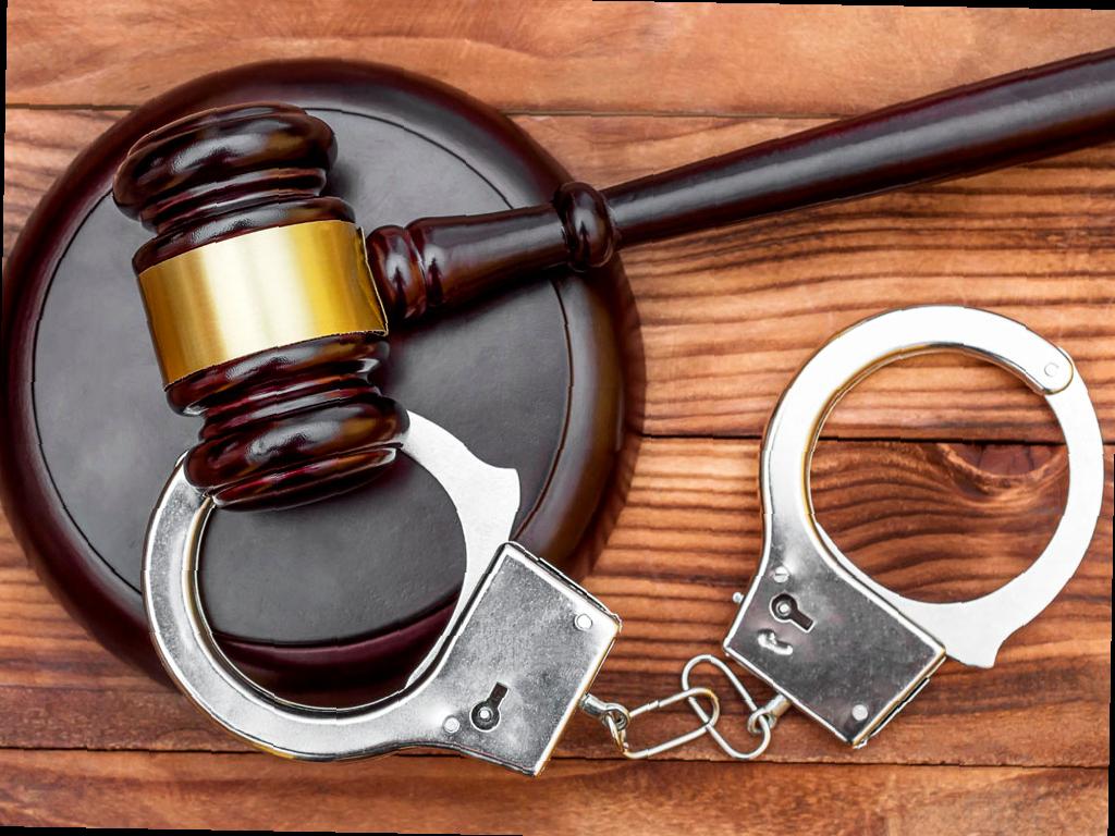 В Адлере молодой человек ограбил прохожего