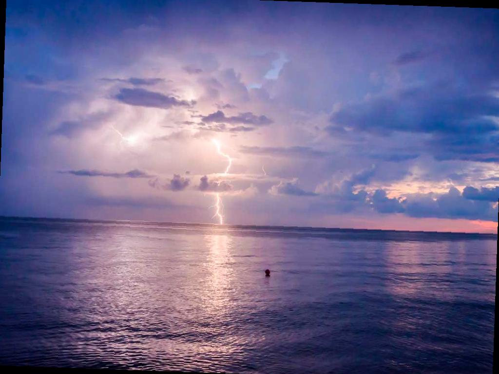 Погода в Сочи ухудшается, в воскресенье ожидается гроза