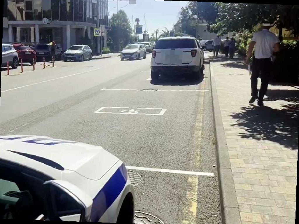 Более 650 машин в Сочи отправлены на спецстоянку за неправильную парковку