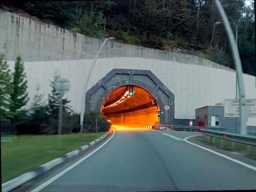 Один из тоннелей Дублёра Курортного проспекта закрыт для ремонта