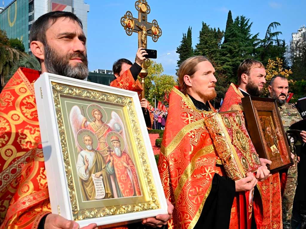 В Сочи прошел общеепархиальный Крестный ход