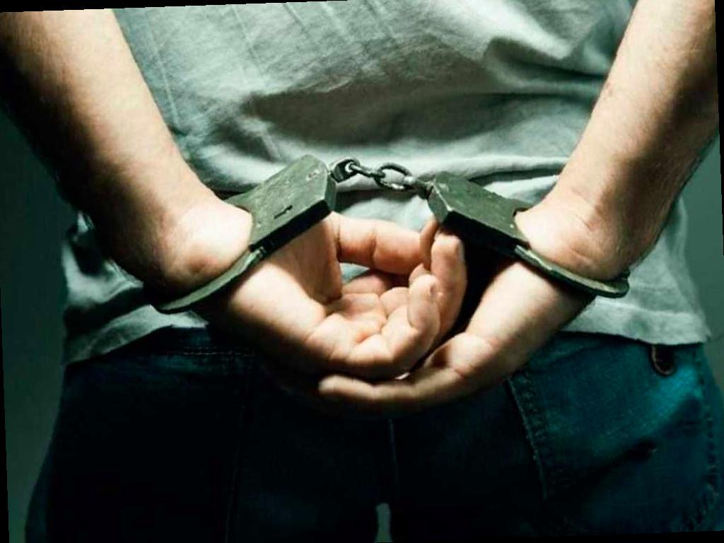 В Адлере грабитель избил и ограбил женщину