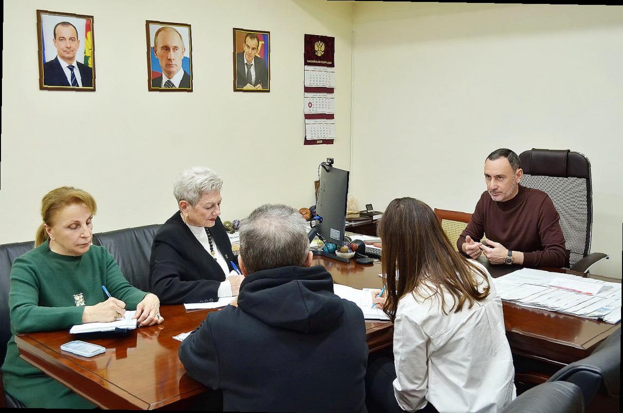 «Виктор Тепляков обсудил важные вопросы на встрече с партией «Единая Россия»»