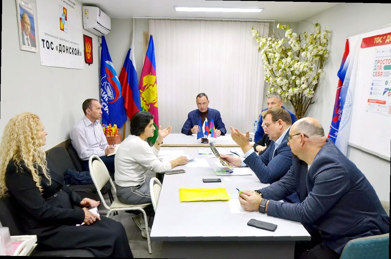 «Виктор Тепляков провел встречу с жителями в Центральном районе Сочи»