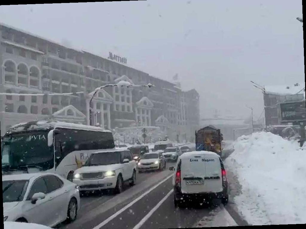 В Сочи возбуждены 11 дел из-за некачественной уборки дорог во время снегопада