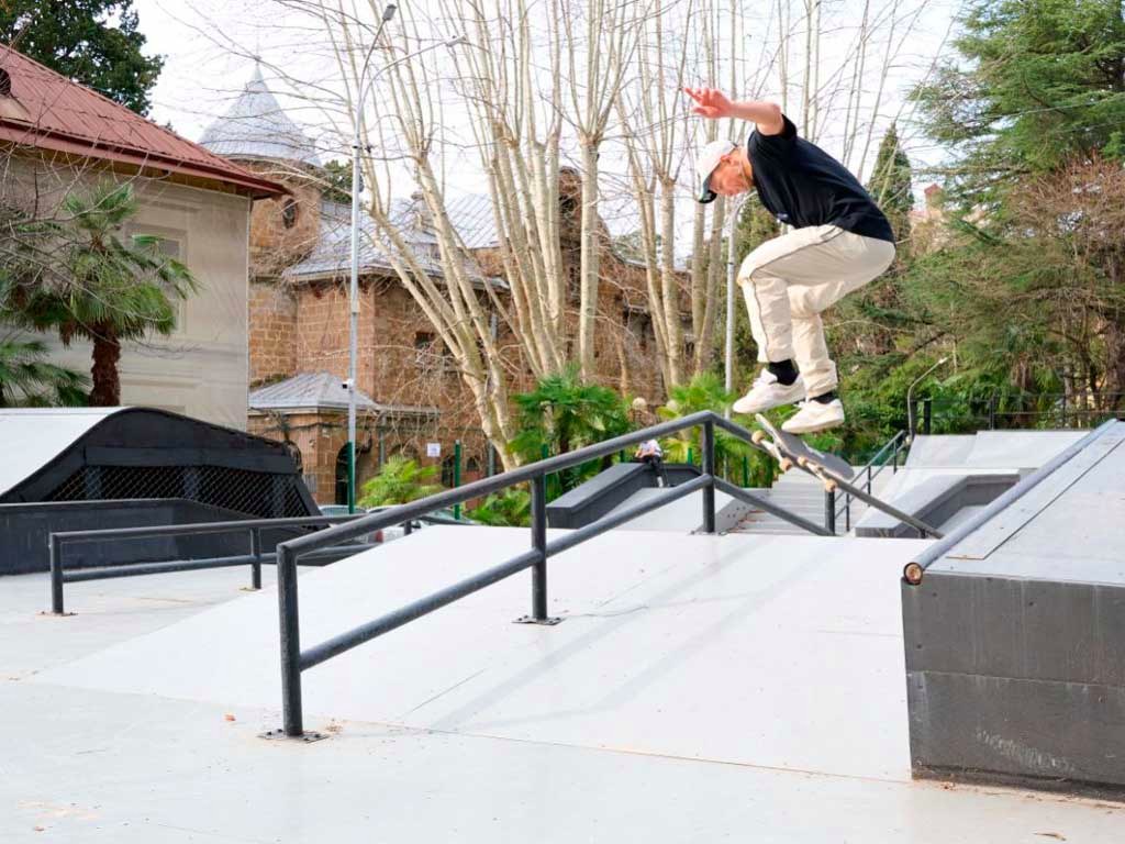 В Сочи после трехлетнего перерыва открыли обновленный скейт-парк