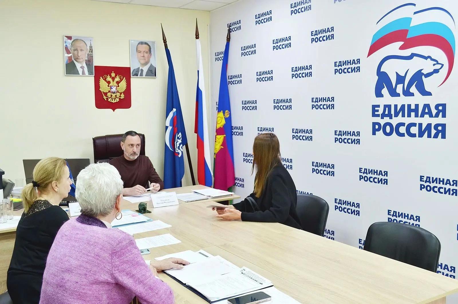 «Виктор Тепляков оказал помощь гражданам в общественной приёмной «Единой России»