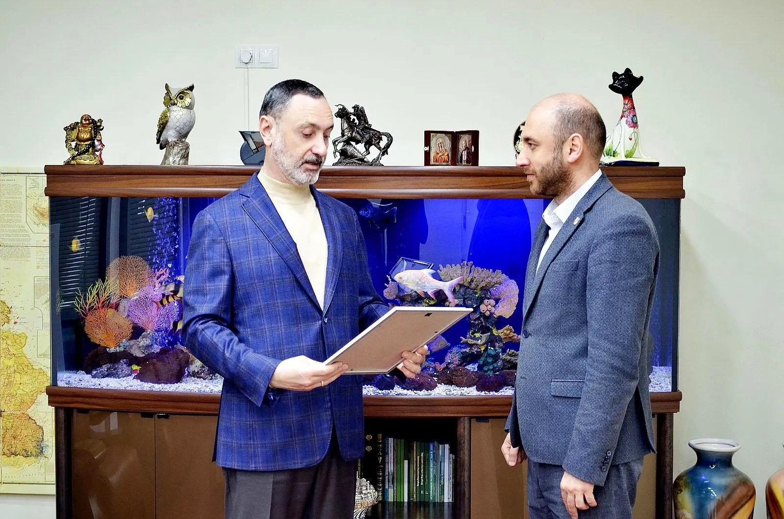 «Вручение знаков отличия лучшим специалистам Сочи от Виктора Теплякова»