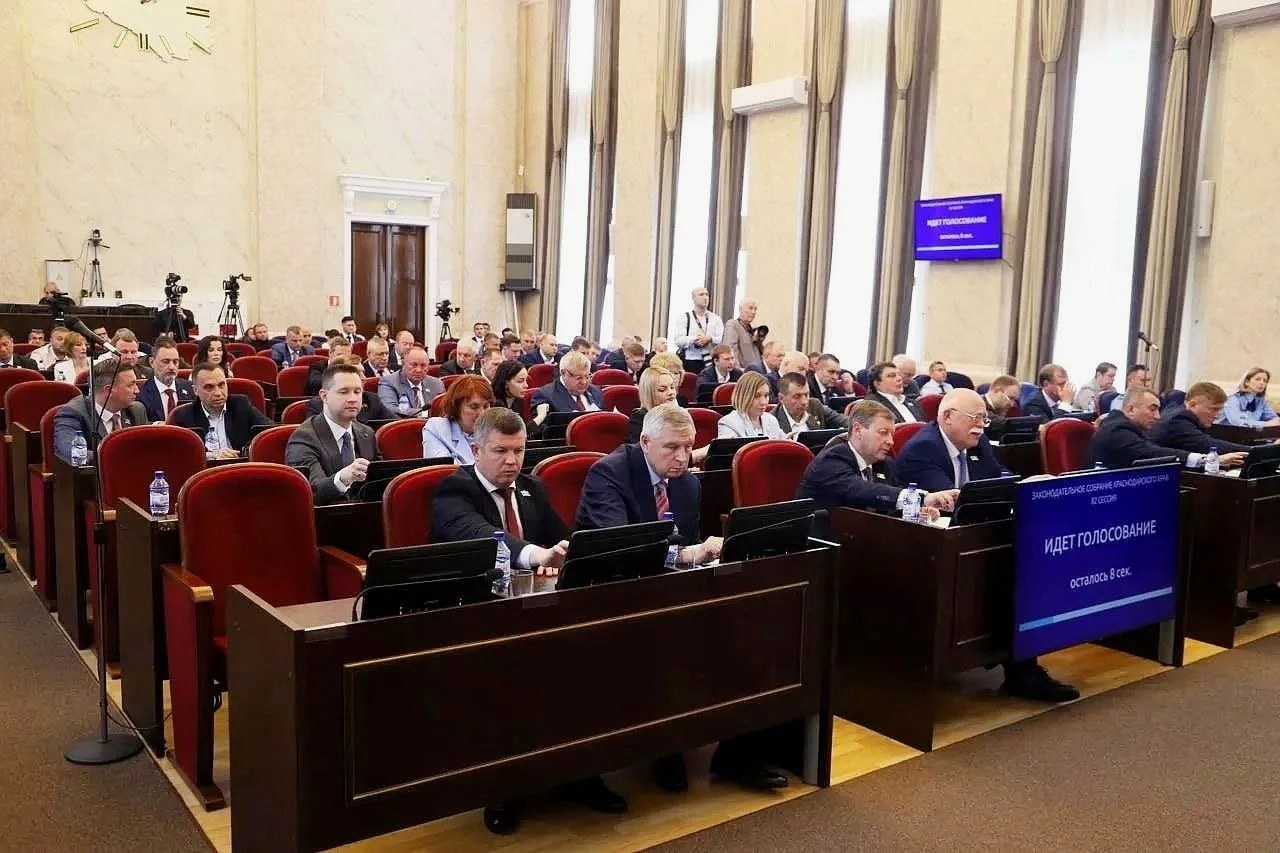 Депутат ЗСК Виктор Тепляков выступил на 82-й сессии краевой Думы