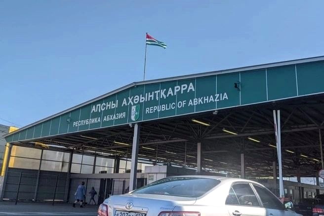 Роспотребнадзор проверил 2483 пробы морской воды в Сочи