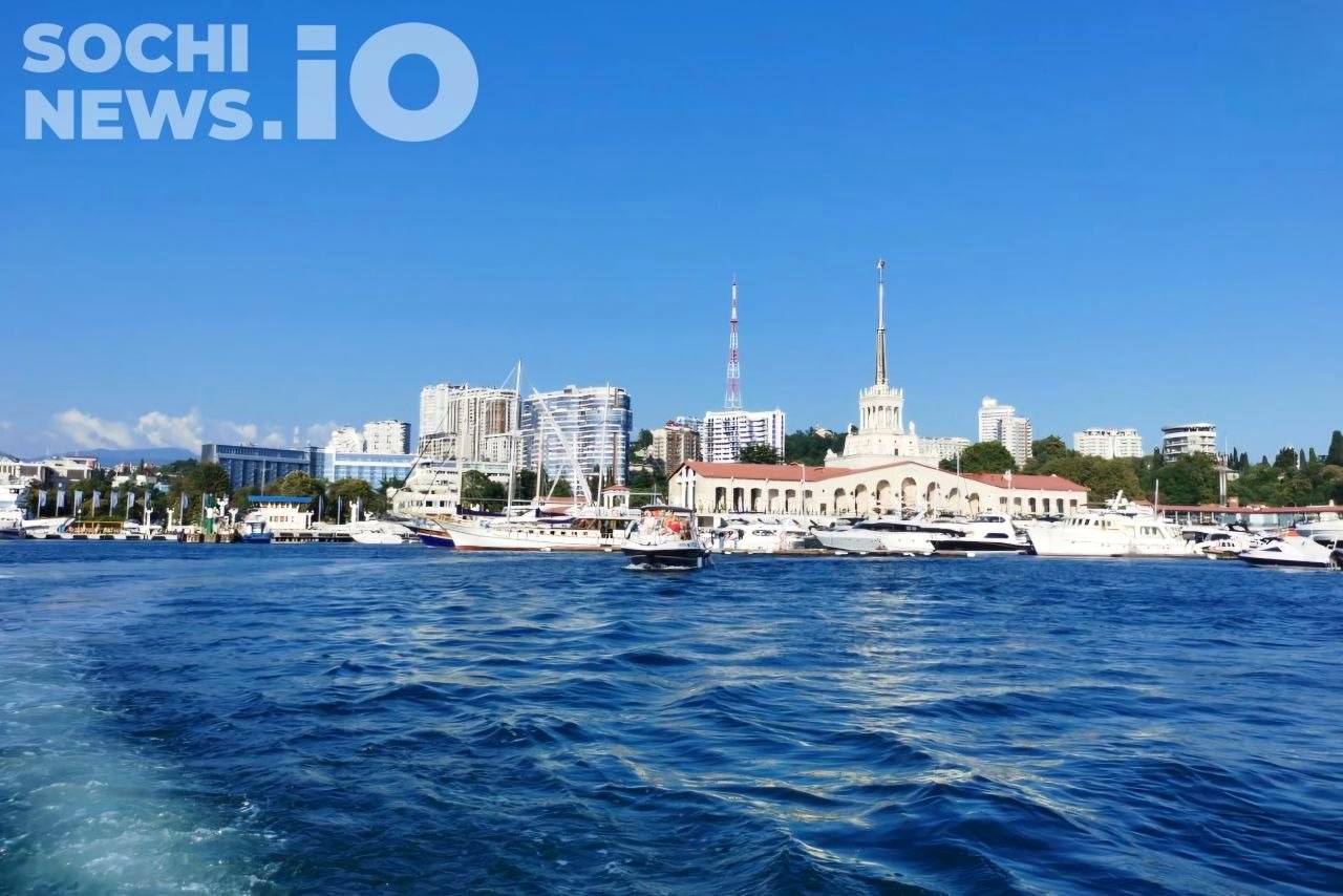 Температура Черного моря у побережья Сочи составляет +26 градусов